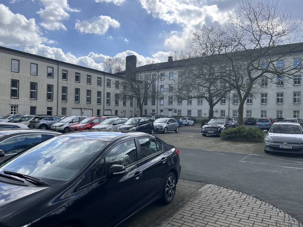 Finanzamt in NRW — Bestand mit Stellplätzen