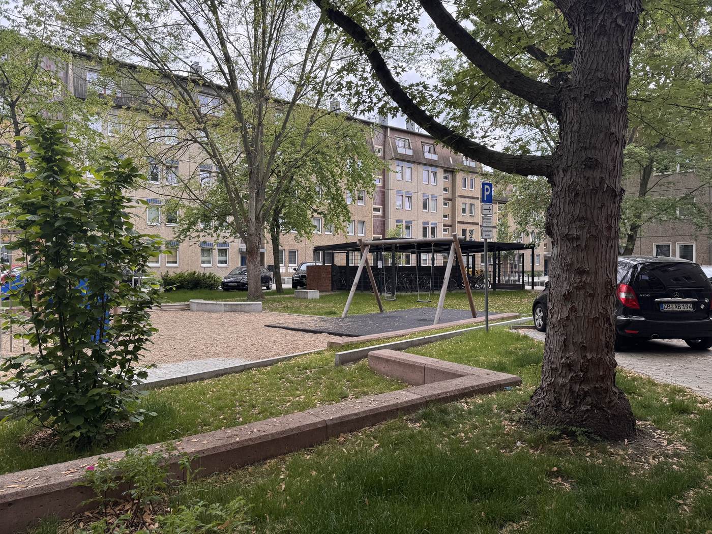 Klosterstraße 21-38, Cottbus — Spielplatz und Sitzbereich